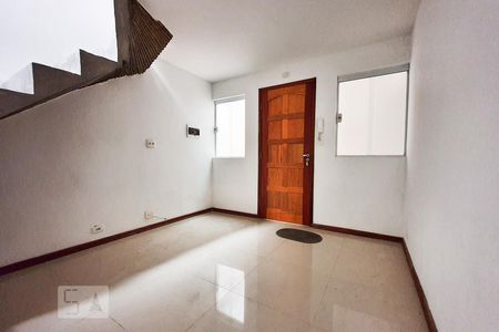 Sala de casa de condomínio para alugar com 2 quartos, 50m² em Vila Santana, São Paulo