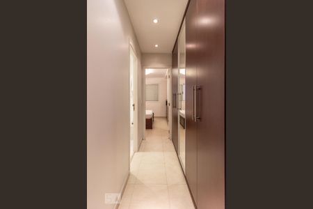 Apartamento à venda com 68m², 1 quarto e 1 vaga Apartamento à venda com 68m², 1 quarto e 1 vagaCorredor Quarto