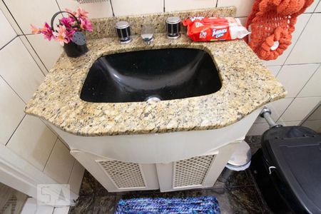 Casa à venda com 200m², 5 quartos e 2 vagas Casa à venda com 200m², 5 quartos e 2 vagasBanheiro