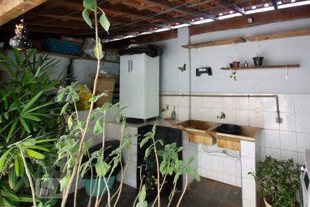 Casa à venda com 200m², 5 quartos e 2 vagas Casa à venda com 200m², 5 quartos e 2 vagasÁrea de Serviço