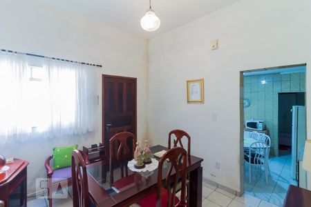 Casa à venda com 200m², 5 quartos e 2 vagas Casa à venda com 200m², 5 quartos e 2 vagasSala 2