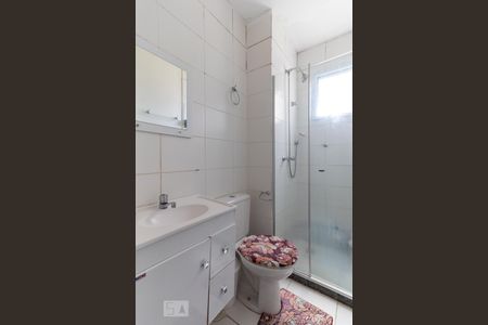 Banheiro de apartamento à venda com 2 quartos, 45m² em Vila Carmosina, São Paulo