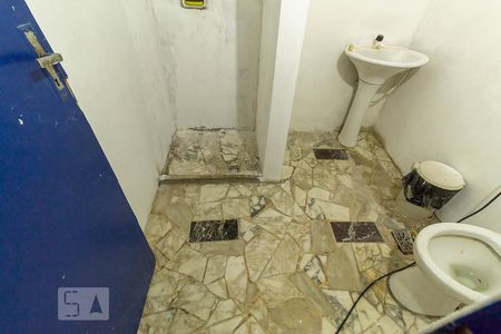 Banheiro de apartamento para alugar com 2 quartos, 100m² em Engenheiro Leal, Rio de Janeiro