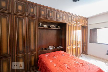 Casa para alugar com 248m², 4 quartos e 6 vagas Casa para alugar com 248m², 4 quartos e 6 vagasSuíte