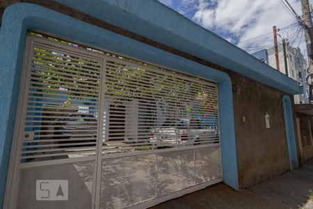 Casa para alugar com 248m², 4 quartos e 6 vagas Casa para alugar com 248m², 4 quartos e 6 vagasFachada