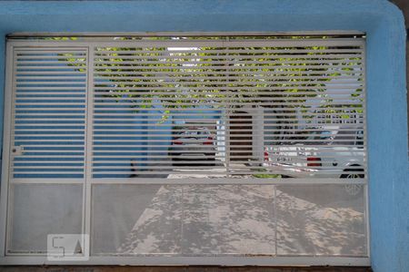 Casa para alugar com 248m², 4 quartos e 6 vagas Casa para alugar com 248m², 4 quartos e 6 vagasFachada