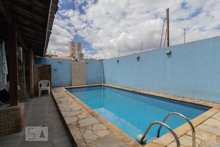 Casa para alugar com 248m², 4 quartos e 6 vagas Casa para alugar com 248m², 4 quartos e 6 vagasPiscina