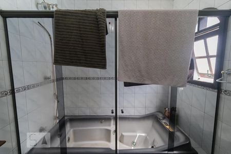 Casa para alugar com 248m², 4 quartos e 6 vagas Casa para alugar com 248m², 4 quartos e 6 vagasBanheiro da Suíte