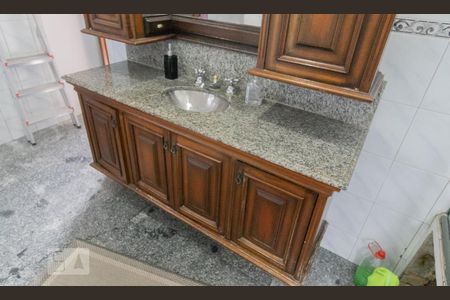 Casa para alugar com 248m², 4 quartos e 6 vagas Casa para alugar com 248m², 4 quartos e 6 vagasBanheiro da Suíte