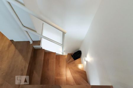 Escada para quarto de apartamento à venda com 1 quarto, 85m² em Vila Nova Conceição, São Paulo