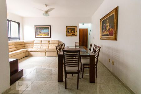 Sala de apartamento para alugar com 3 quartos, 120m² em Gonzaga, Santos