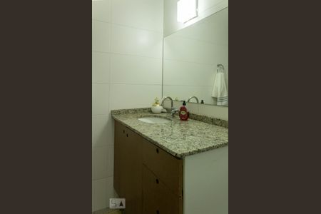 Banheiro de apartamento à venda com 3 quartos, 85m² em Vila Sofia, São Paulo