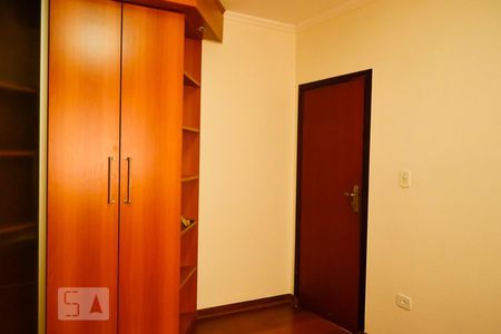 Quarto 1 Guarda roupa casal e Porta de casa para alugar com 2 quartos, 90m² em Vila União (zona Leste), São Paulo