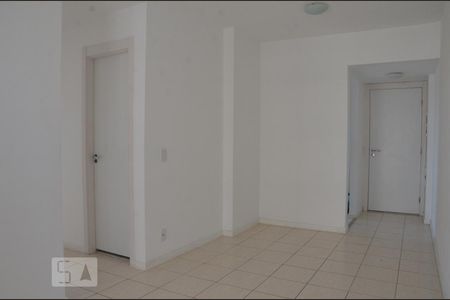 Sala de apartamento para alugar com 3 quartos, 70m² em Pilares, Rio de Janeiro