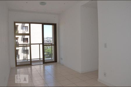 Sala de apartamento para alugar com 3 quartos, 70m² em Pilares, Rio de Janeiro