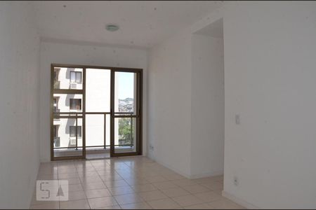 Sala de apartamento para alugar com 3 quartos, 70m² em Pilares, Rio de Janeiro