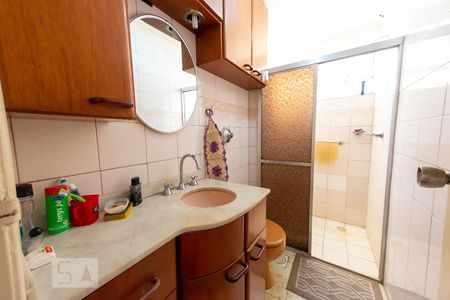 Banheiro de apartamento à venda com 1 quarto, 54m² em Rio Branco, Porto Alegre