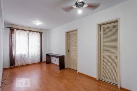 Sala de apartamento para alugar com 1 quarto, 42m² em Jardim Lindóia, Porto Alegre