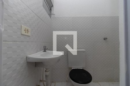 Banheiro de casa de condomínio para alugar com 1 quarto, 40m² em Vila Medeiros, São Paulo