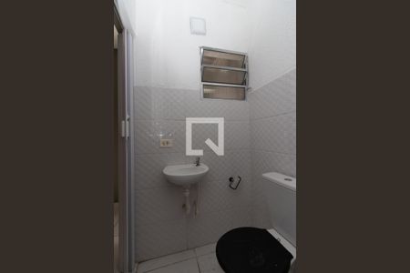 Banheiro de casa de condomínio para alugar com 1 quarto, 40m² em Vila Medeiros, São Paulo