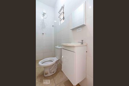 Banheiro de casa de condomínio para alugar com 2 quartos, 70m² em Jardim Belem, São Paulo