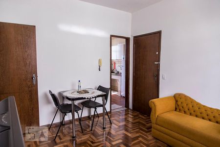 Sala de apartamento para alugar com 2 quartos, 55m² em Carlos Prates, Belo Horizonte