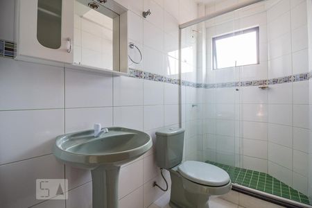 Banheiro de kitnet/studio para alugar com 1 quarto, 48m² em Vila João Pessoa, Porto Alegre