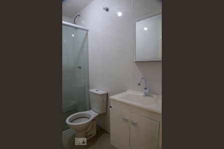 Banheiro de apartamento para alugar com 1 quarto, 30m² em Instituto de Previdência, Taboão da Serra