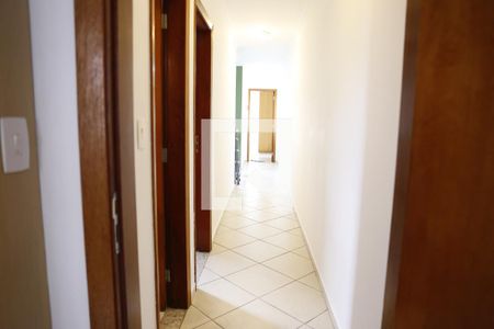 Corredor de casa à venda com 3 quartos, 300m² em Vila Guedes, São Paulo