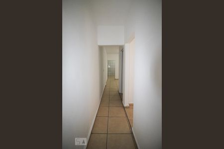 Corredor acesso dormitorios de casa para alugar com 2 quartos, 65m² em Vila Aurora (zona Norte), São Paulo