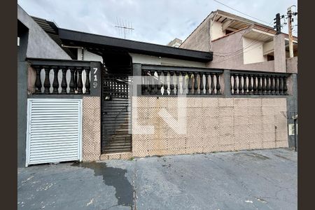 Casa para alugar com 120m², 3 quartos e 2 vagas Casa para alugar com 120m², 3 quartos e 2 vagasFachada