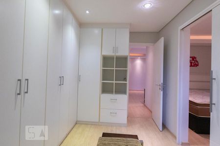 Suíte - closet de apartamento para alugar com 2 quartos, 68m² em Vila Olímpia, São Paulo