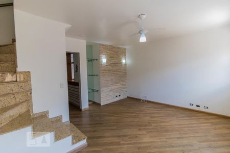 Sala de casa de condomínio à venda com 3 quartos, 150m² em Vila Euthalia, São Paulo