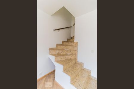 Escada de casa de condomínio à venda com 3 quartos, 150m² em Vila Euthalia, São Paulo