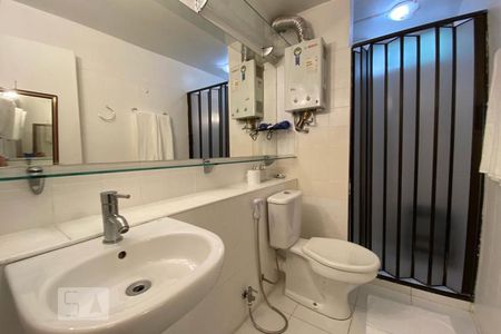 Banheiro do Quarto 1 de kitnet/studio para alugar com 1 quarto, 44m² em Vila Tramontano, São Paulo