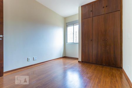 Quarto da suíte de apartamento para alugar com 2 quartos, 90m² em Vila Itapura, Campinas