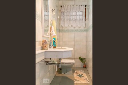 Casa de condomínio à venda com 230m², 3 quartos e 2 vagas Casa de condomínio à venda com 230m², 3 quartos e 2 vagasLavabo