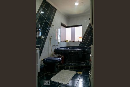 Casa de condomínio à venda com 230m², 3 quartos e 2 vagas Casa de condomínio à venda com 230m², 3 quartos e 2 vagasSuíte