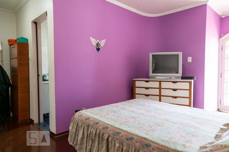 Casa de condomínio à venda com 230m², 3 quartos e 2 vagas Casa de condomínio à venda com 230m², 3 quartos e 2 vagasQuarto