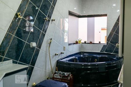 Casa de condomínio à venda com 230m², 3 quartos e 2 vagas Casa de condomínio à venda com 230m², 3 quartos e 2 vagasSuíte