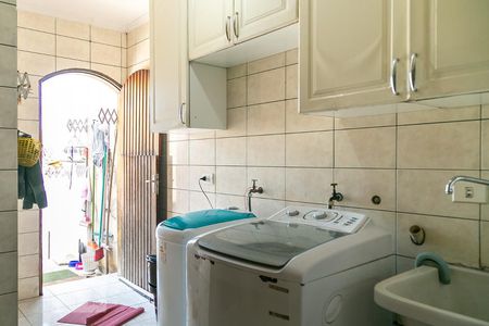 Casa de condomínio à venda com 230m², 3 quartos e 2 vagas Casa de condomínio à venda com 230m², 3 quartos e 2 vagasÁrea de serviço