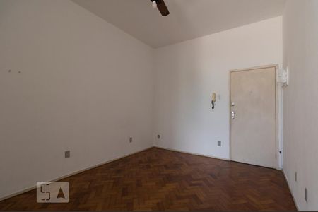 Sala/Cozinha de kitnet/studio à venda com 1 quarto, 30m² em Centro, Rio de Janeiro