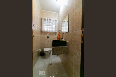 Lavabo de casa para alugar com 3 quartos, 186m² em Jardim Textil, São Paulo