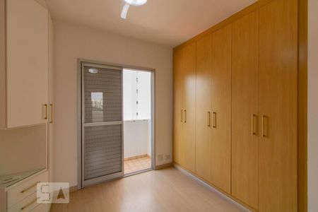 Suíte de apartamento para alugar com 3 quartos, 98m² em Vila Olímpia, São Paulo