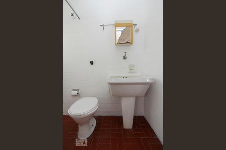 Casa à venda com 300m², 3 quartos e 4 vagas Casa à venda com 300m², 3 quartos e 4 vagasBanheiro de Serviço