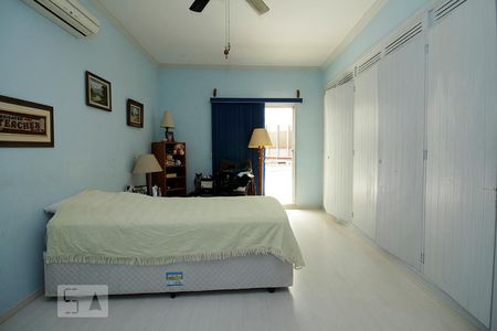 Casa à venda com 300m², 3 quartos e 4 vagas Casa à venda com 300m², 3 quartos e 4 vagasQuarto Suíte