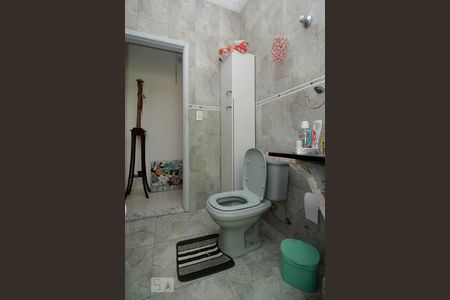 Casa à venda com 300m², 3 quartos e 4 vagas Casa à venda com 300m², 3 quartos e 4 vagasBanheiro 1