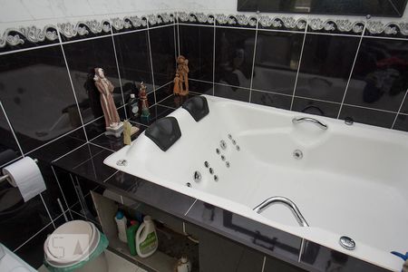 Casa à venda com 300m², 3 quartos e 4 vagas Casa à venda com 300m², 3 quartos e 4 vagasDetalhe banheiro suíte - Banheira