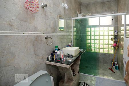 Casa à venda com 300m², 3 quartos e 4 vagas Casa à venda com 300m², 3 quartos e 4 vagasBanheiro 1