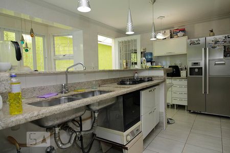 Casa à venda com 300m², 3 quartos e 4 vagas Casa à venda com 300m², 3 quartos e 4 vagasCozinha